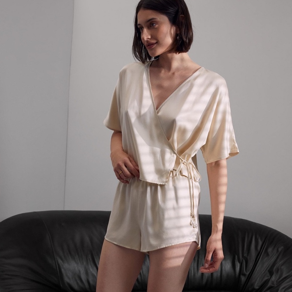 Lunya SHORTS Washable Silk NWT Swan White
